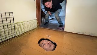かくれんぼで友達の家の床に穴開けて中に隠れてみた【ドッキリ】 のサムネイル