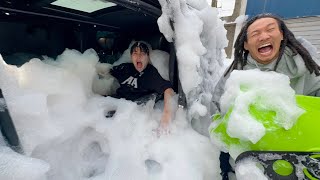 友達の車を泡マシーンで廃車にさせてみた【ドッキリ】